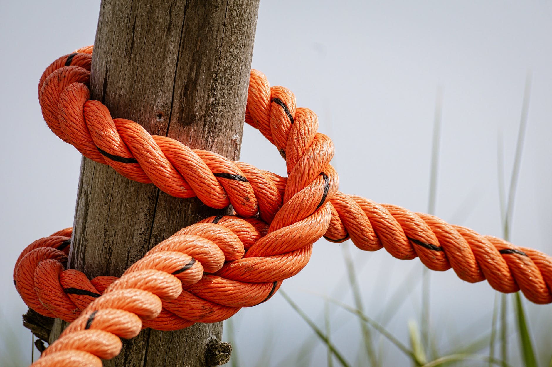 Tough-1 No-Knot Picket Line Tie Eliminates Complicated Knots 4" x 4" Orange 